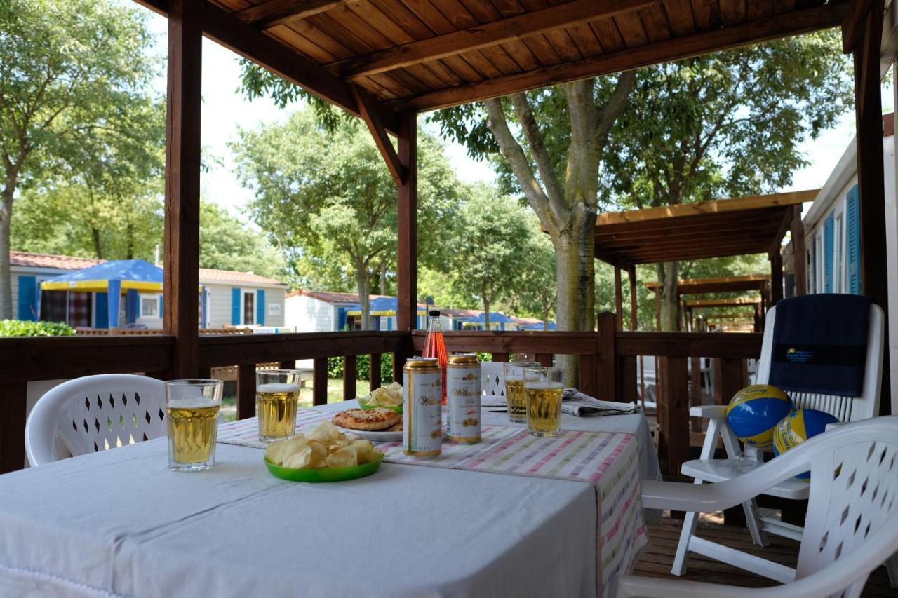 Happy Camp Mobile Homes In Camping Village Free Time مارينا دي بيبونا المظهر الخارجي الصورة