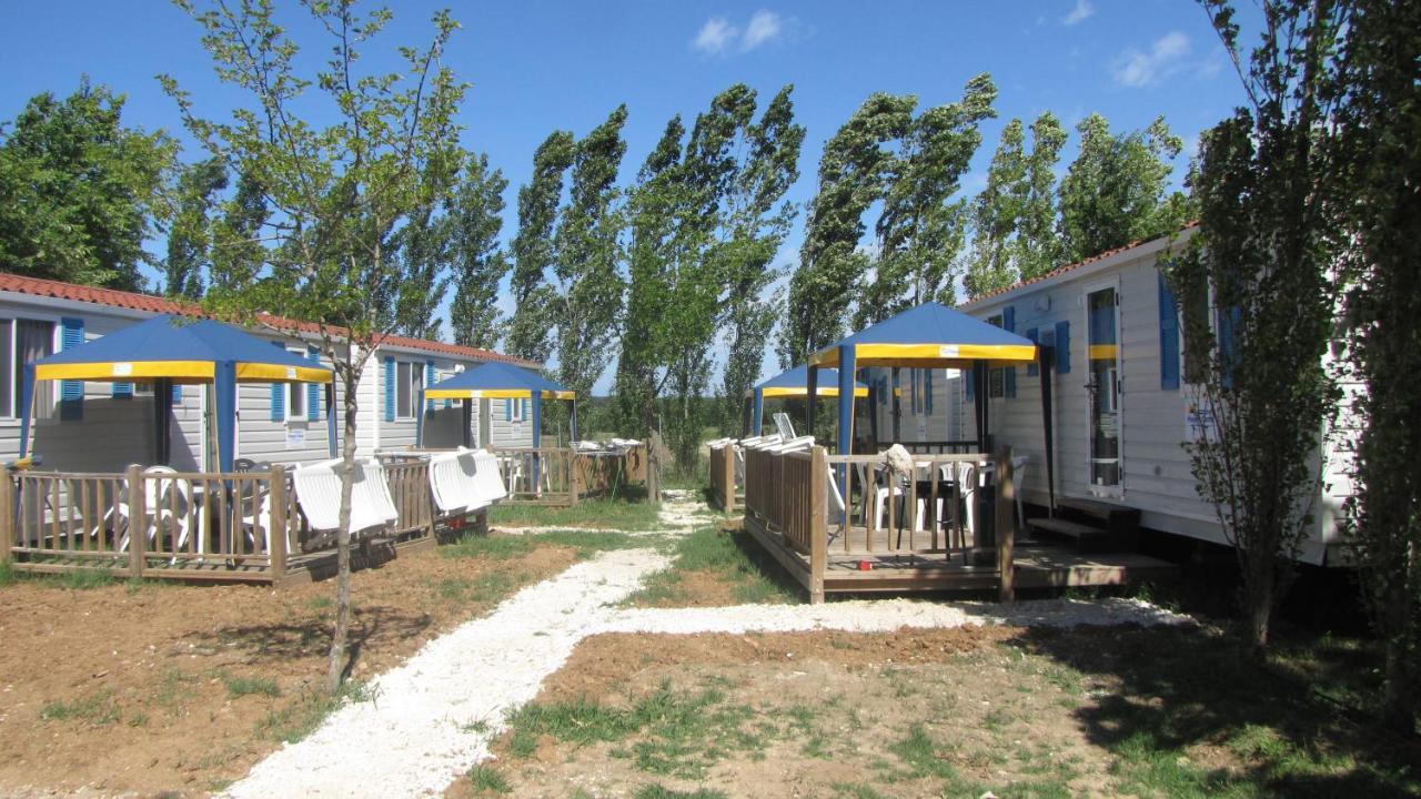 Happy Camp Mobile Homes In Camping Village Free Time مارينا دي بيبونا المظهر الخارجي الصورة